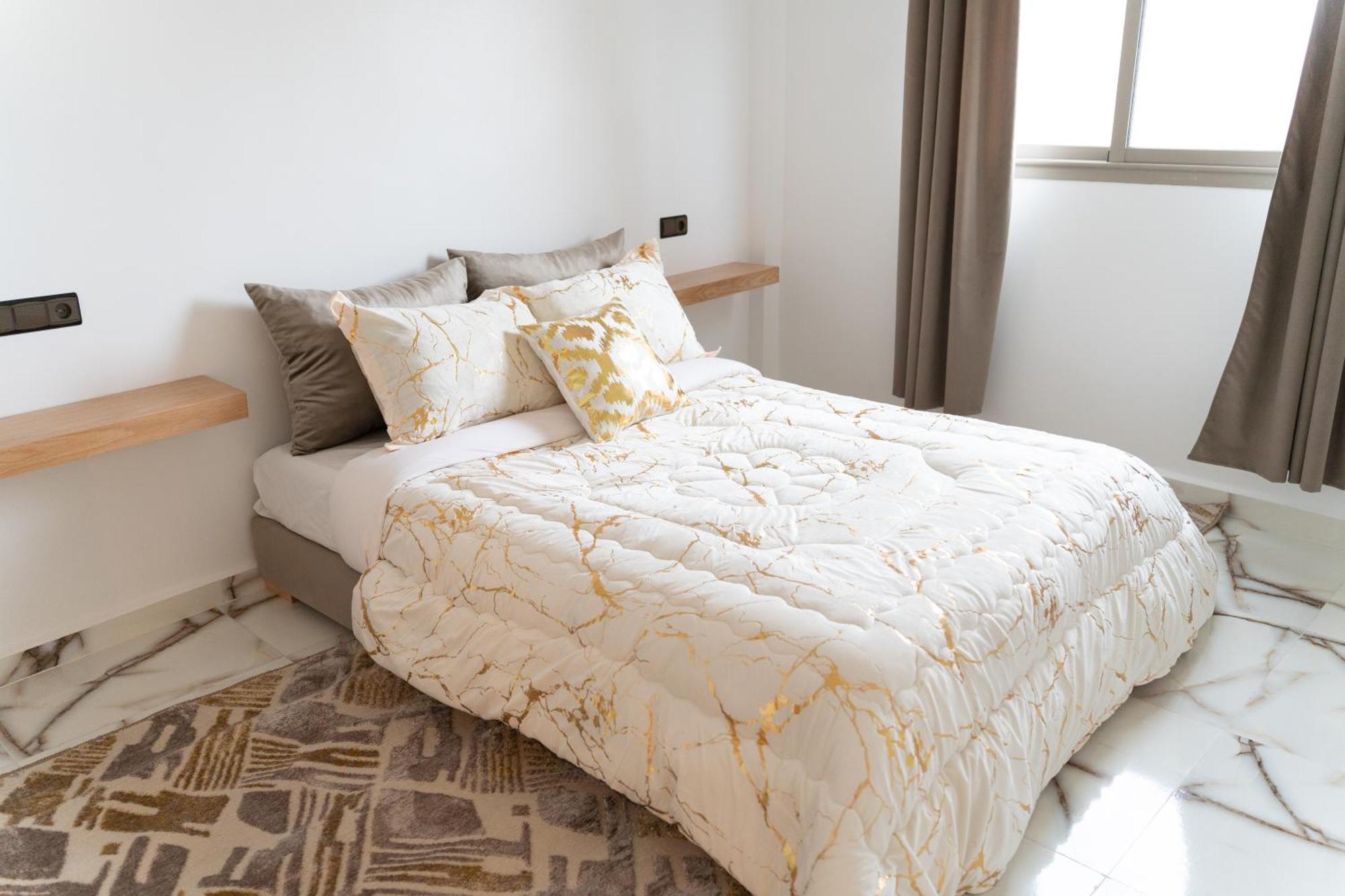 אזרו La Terrassa Appartement Climatise מראה חיצוני תמונה